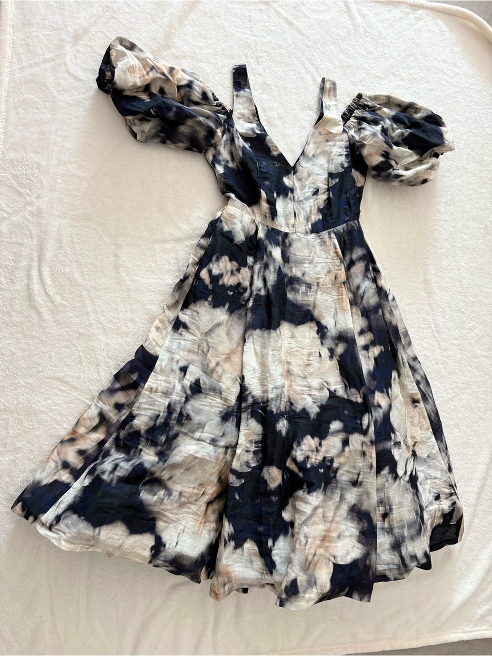 Tie-Dye Puff Sleeve Midi Dress in Black & Cream